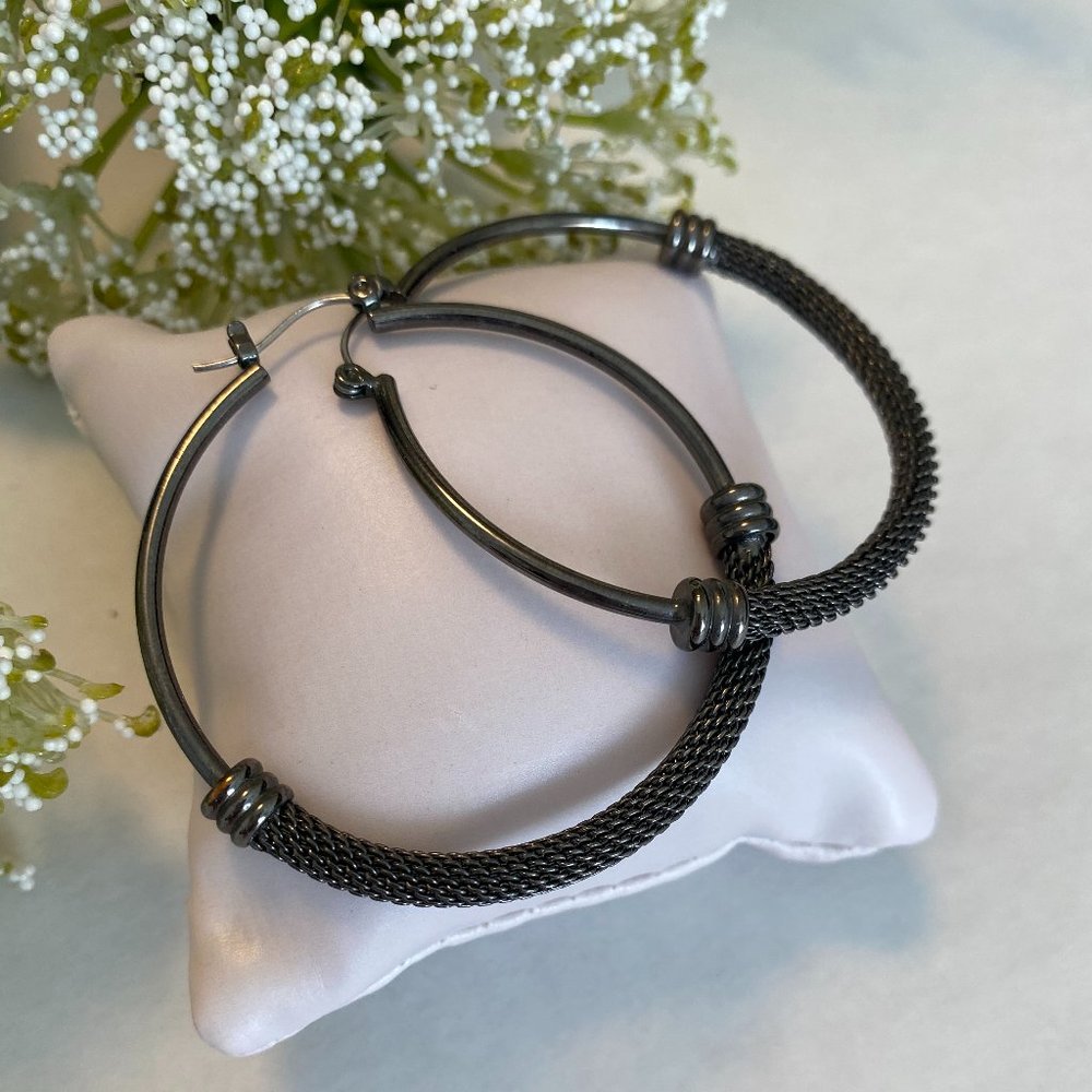 💥Black metal pierced hoop earrings